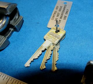 Sargent Greenleaf model 833 padlock w/ 3 keys - High security 6