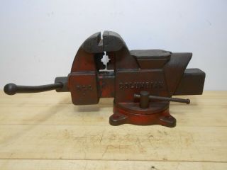 Vintage Columbian D44 Bench Vise 4 " Jaws With Swivel Base And Pipe Jaws.