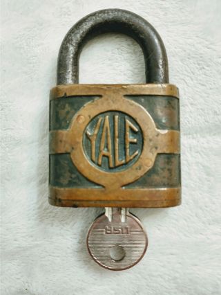 Vintage Y&t Yale & Towne Small Brass Padlock Lock - - With Key - - Great