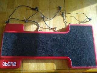 The Bone By Gator Guitar Pedal Board W Power Sup.  Connectors & 2 Cables Rare Red
