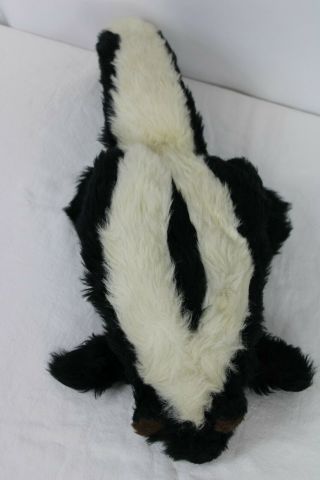 Rare Realistic Lifelike Country Critter Skunk Hand Puppet Noise Maker Plush Toy