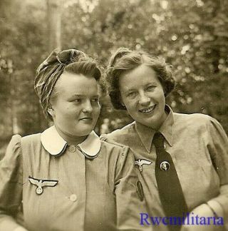 Rare Close Up Outdoor Pic Female Wehrmacht Blitzmädel Helferin Girls