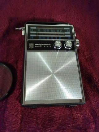 Vintage Magnavox Solid State Transistor Radio Am Fm.  Has Batteries.  Rare