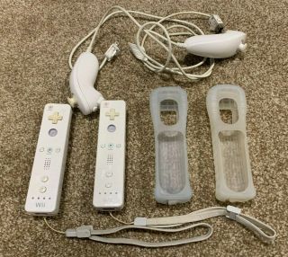 Nintendo Wii Remote Controllers - Rvl - 003 - Complete Set Of 2 - Rare W/ Nunchuks