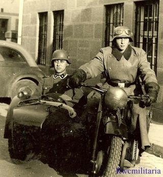 Port.  Photo: Rare Elite Waffen Kradmelder & Unterscharführer On Motorcycle