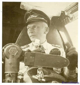 Port.  Photo: Rare Luftwaffe General Von Richthofen W/ Knights Cross In Cockpit