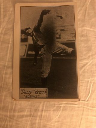Rare Brooklyn Robins 1929 R315 Baseball Car Dazzy Vance Hof Smudge Is In Card
