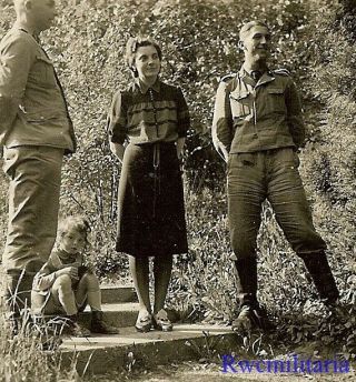 Rare Pair German Elite Waffen Soldiers Posed W/ Woman & Young Girl