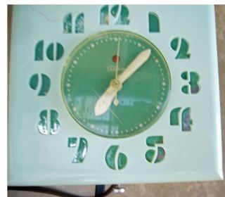 Telechron Usa Electric Kitchen Clock Model 2h27 Rare Green Color