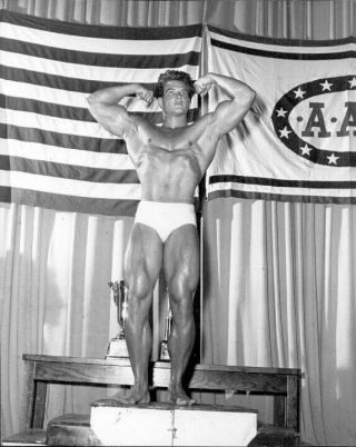 Actor/bodybuilder Steve Reeves Rare Photo At " Mr.  Universe " Competition In 1947