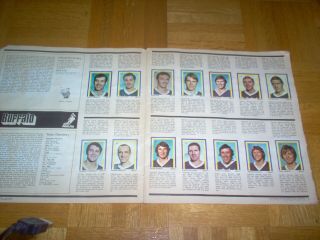 1972 - 73 Rare Eddie Sargent Hockey Stickers Complete Set in Album 24.  99$ 3