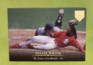 Ozzie Smith 1995 Upper Deck Electric Diamond Gold Parallel 60.  Rare Card