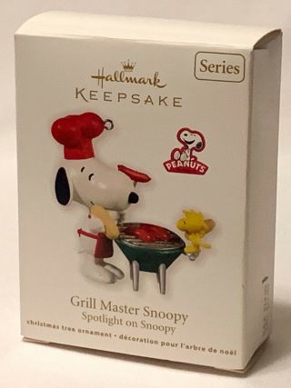 Hallmark Keepsake Spotlight On Snoopy Grill Master Ornament 2011