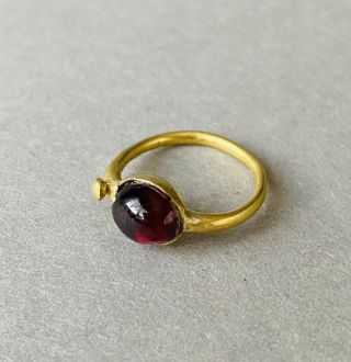 Ancient Roman Solid Gold Finger Ring With Garnet C.  1st - 3rd Century A.  D.