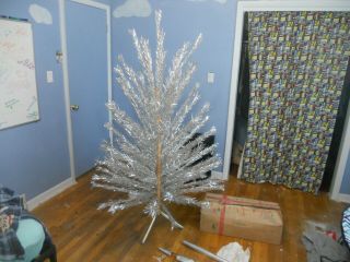 Vintage Evergleam 6 Ft Silver Aluminum Christmas Tree With 94 Branches