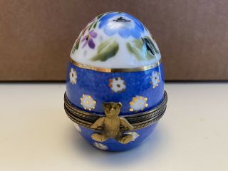 Peint Main Limoges Blue Royal Egg Trinket Porcelain Box With Baby Bear Inside