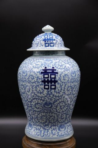 Vtg Large Chinese Antique Blue And White Porcelain Jar With Flowers