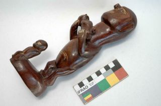 Old Massim Trobriand Island Papua Guinea Mother & Child Vintage Wood Carving