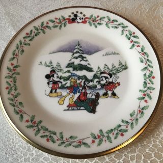 Lenox Holiday Plate Featuring Mickey & Co.  First Snow 8 " Salad/ Disney