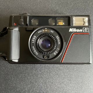 Vintage Nikon L35af 35mm F/2.  8 Lens Point & Shoot.  Asa 25 - 400.  With Accessories.