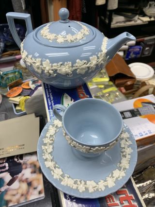 VTG Wedgwood of Etruria & Barlaston Embossed Queensware Tea Pot W/ Cup & Saucer 5