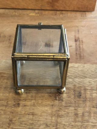 VINTAGE 2”x2”x2” BRASS AND PLASTIC TRINKET/RING BOX - FOOTED & IN GREAT SHAPE 3