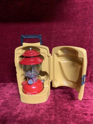 Vintage Coleman 200a Red Lantern 10/1968 With Coleman Gold Clamshell Carry Case