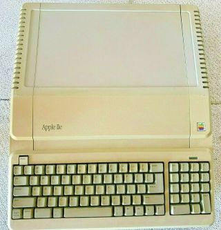 Vintage Apple Iie (2e) Computer W/ 1 Disk Drive A2s2128