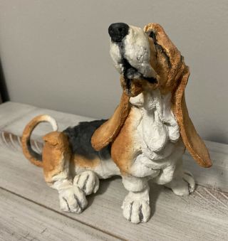 A Breed Apart Basset Hound Large Figurine 70009 2001 Country Artists Ltd.