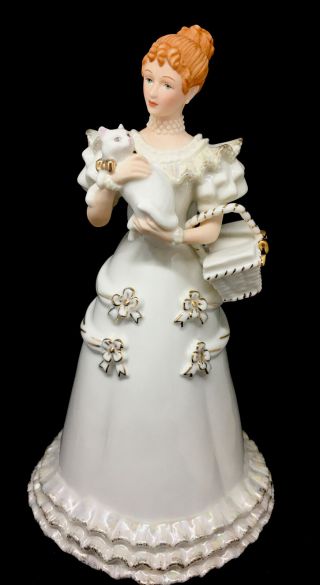 Lenox " Christmas Bundle Of Love " 2007 Ivory Figurine - Lady W/ Cat - Ltd Ed