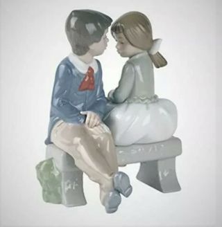 1990 1136 Nao Lladro Porcelain Figurine Boy & Girl On Bench First Love No Box