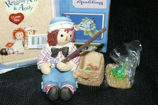 Enesco Raggedy Ann & Andy Figurine Joy And Love Are Truly Catching Mib