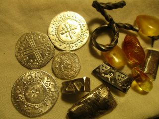 Bag With 4 Viking Anglo Saxon Style Hack Silver Sceatta Imitation Coins & Amber