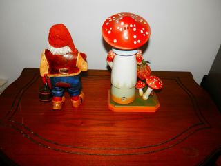 2 HOLZ KNODDL Figures one is a Mushroom 1 is knome 2