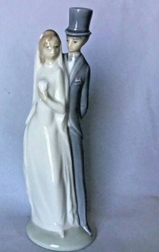 Nao By Lladro Daisa Bride And Groom Porcelain Cake Topper