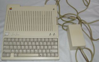Vintage Apple Iic Model A2s4000 With Power Cord Powers Up