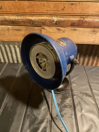 Vintage Federal Sign And Signal Siren,  Model D 2.  2 Amps 110/120 Volts Cast Base