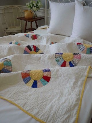 Large Vintage White & Yellow Applique Dresden Plate Quilt 98x82