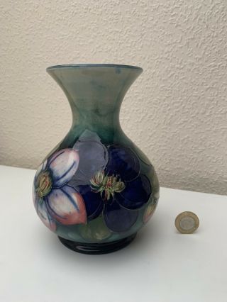 Vintage Moorcroft Anemone 6” Tall Vase Potter To H.  M.  The Queen