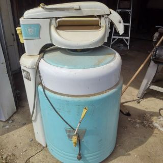 Vintage Mid - Century Lovell Wringer Washer Washing Machine Model 400p