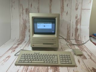 Vintage Apple Macintosh Se M5010 1 Mbyte Ram,  800k Drive,  20hd,  Keyboard & Mouse