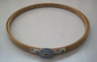 Vintage Queen 7” Embroidery Hoop Wood W/ Dial Knob Screw Felt Lined Round
