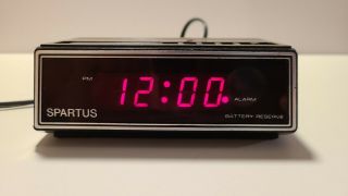 Vintage 1980’s Spartus 1108 Alarm Clock Wood Grain Electric / Battery Lcd
