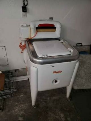 Vintage Antique Maytag Wringer Washer Washing Machine.