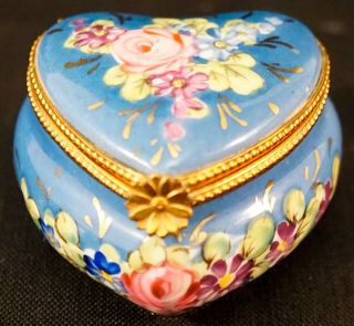 Limoges Porcelain Peint Main Trinket Box Heart Shape With Roses & Flowers Signed