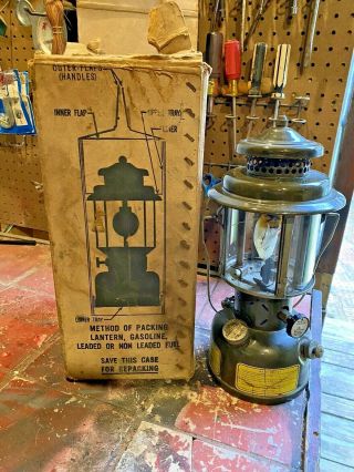 Vtg.  1973 U.  S.  Coleman Military Lantern Gasoline,  Quadrant Globe,  Tool Kit