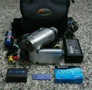 Vtg Sony Dcr - Trv33 Handycam Mini Dv Camcorder Ntsc 10x W/ Fr/shp