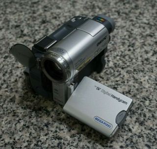 VTG Sony DCR - TRV33 Handycam Mini DV Camcorder NTSC 10x W/ FR/SHP 3
