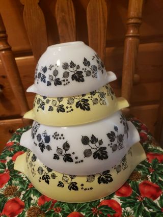 Vintage Pyrex Set Of 4 Gooseberry Yellow Black & White Cinderella Mixing Bowls