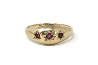A Vintage Victorian Style 9ct Yellow Gold Garnet Three Stone Ring 554